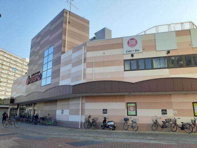 近くのスーパーまで450m（徒歩6分）