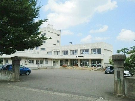 近くの小学校まで410m（徒歩6分）