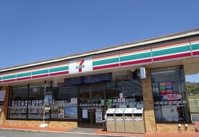 近くのコンビニまで800m（徒歩10分）