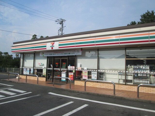 近くのセブンイレブンまで550m（徒歩7分）