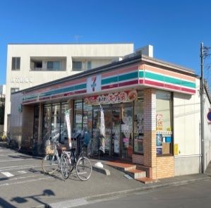 近くのセブンイレブンまで450m（徒歩6分）