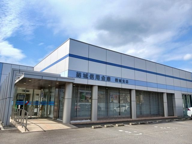 近くの銀行まで950m（徒歩12分）
