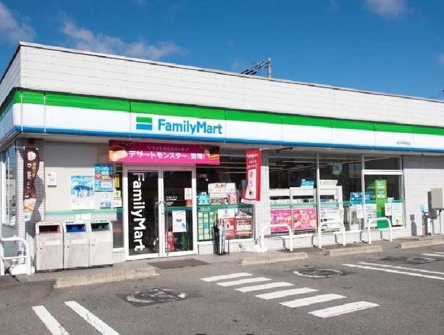 近くのコンビニまで1,000m（徒歩13分）