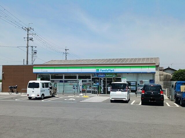近くのファミリーマート豊郷沢店様まで1,090m（徒歩14分）