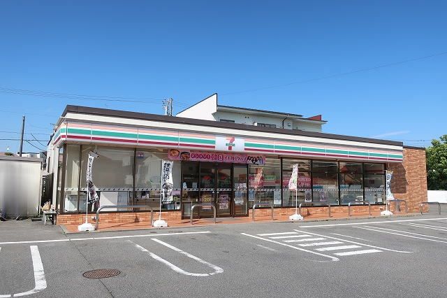 近くのコンビニまで800m（徒歩10分）