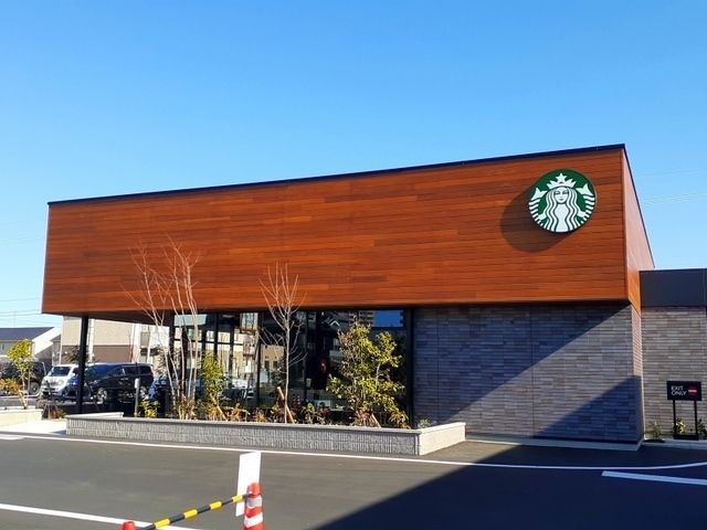 近くの飲食店まで2,000m（徒歩25分）