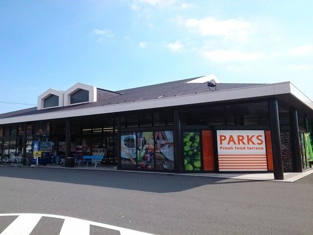 近くのパークス　富田店まで700m（徒歩9分）