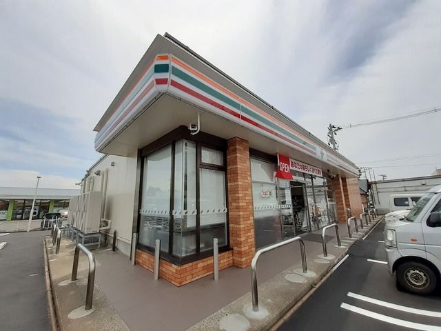 近くのセブンイレブン三条西裏館店まで536m(徒歩7分)