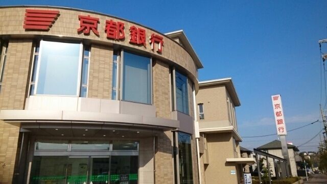 近くの銀行まで2,200m（徒歩28分）