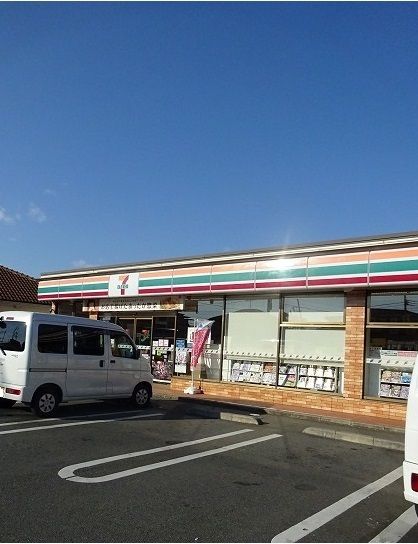 近くのコンビニまで800m（徒歩10分）