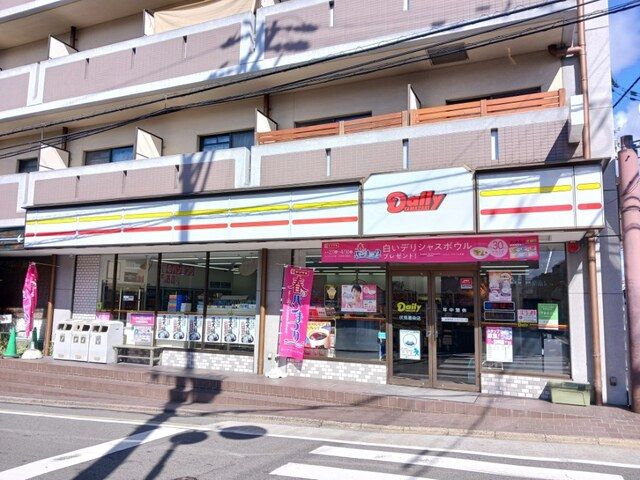 近くのデイリーヤマザキ 伏見墨染店まで150m（徒歩2分）