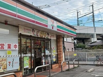 近くのセブンイレブン白岡西5丁目店まで150m(徒歩2分)