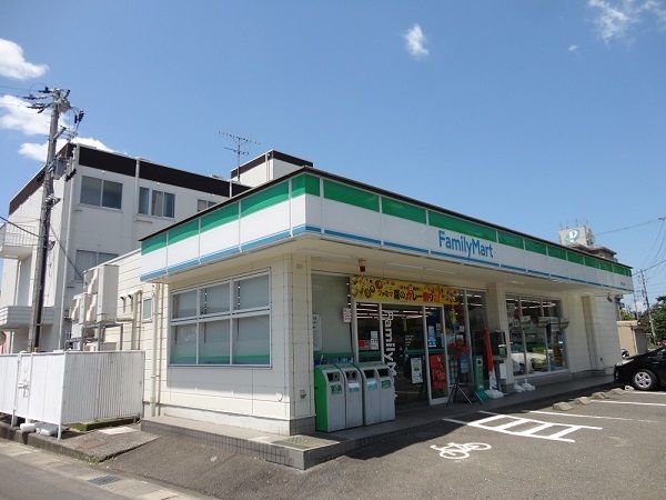 近くのコンビニまで750m（徒歩10分）