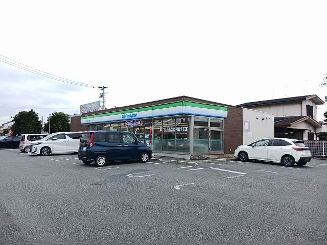 近くのファミリーマート長嶺南三丁目店まで350m（徒歩5分）