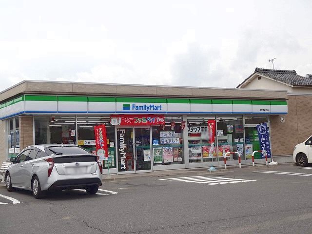 近くのファミリーマート　塩尻原新田店まで360m（徒歩5分）