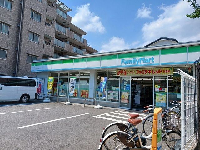 近くのコンビニまで260m（徒歩4分）