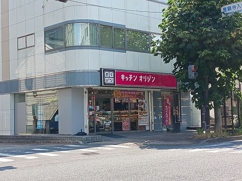 近くの飲食店まで180m（徒歩3分）