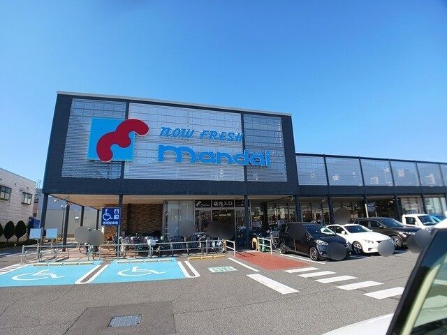 近くの万代　南木の本店まで800m（徒歩10分）