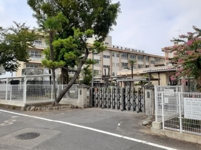 近くの小学校まで1,200m（徒歩15分）