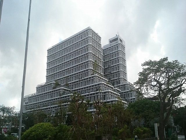 近くの那覇市役所まで2,300m（徒歩29分）