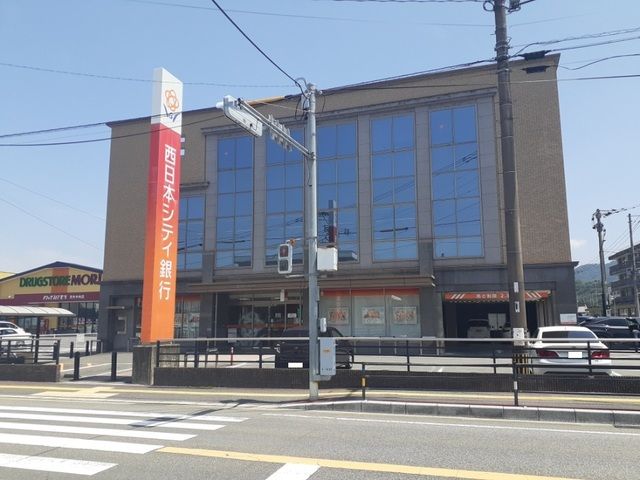 近くの銀行まで1,700m（徒歩22分）