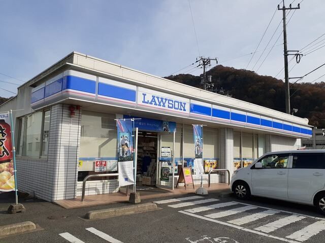 近くのコンビニまで400m（徒歩5分）