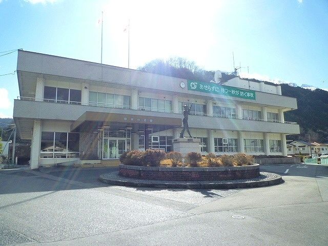 近くの役所まで600m（徒歩8分）