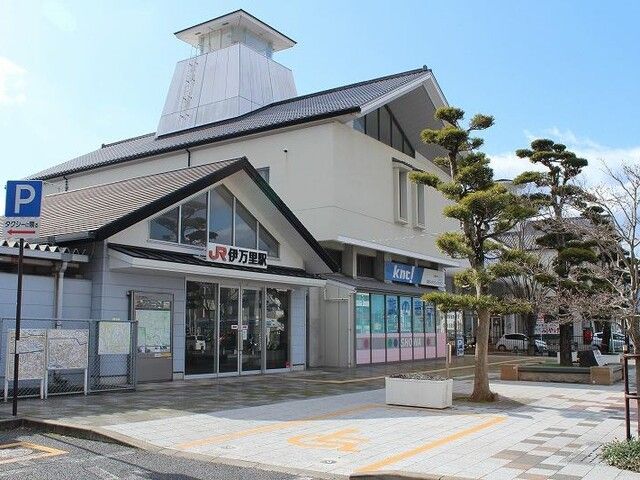 近くの伊万里駅まで600m(徒歩8分)