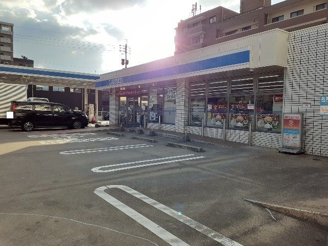 近くのローソン美咲三丁目店まで850m（徒歩11分）