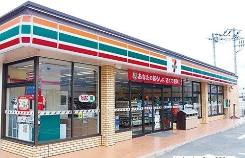 近くのコンビニまで1,000m（徒歩13分）