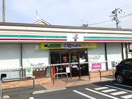 近くのセブンイレブンまで400m（徒歩5分）