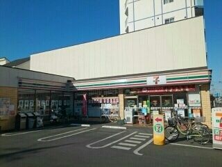 近くのコンビニまで400m（徒歩5分）