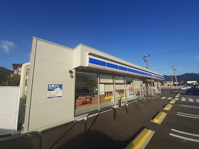 近くのコンビニまで650m（徒歩9分）