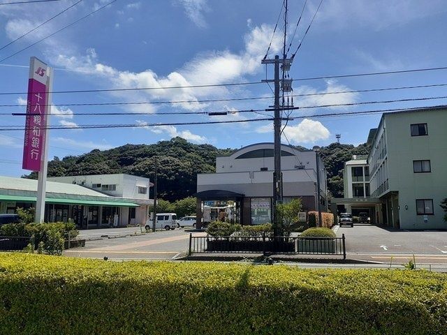 近くの銀行まで1,170m（徒歩15分）