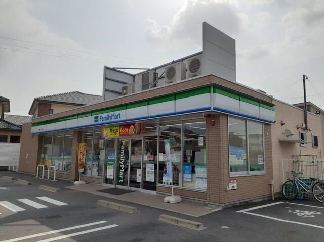 近くのファミリーマート 岡崎へごし町まで400m（徒歩5分）
