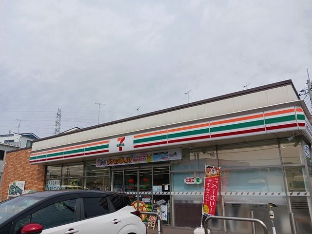 近くのセブンイレブン横浜川向町店まで350m（徒歩5分）