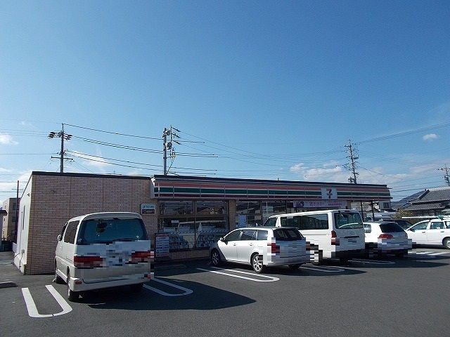 近くのセブンイレブンまで450m（徒歩6分）