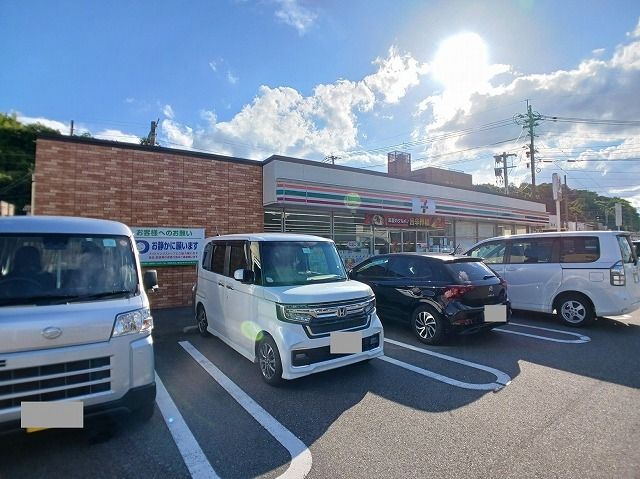 近くのセブンイレブン　王子西町店まで700m（徒歩9分）