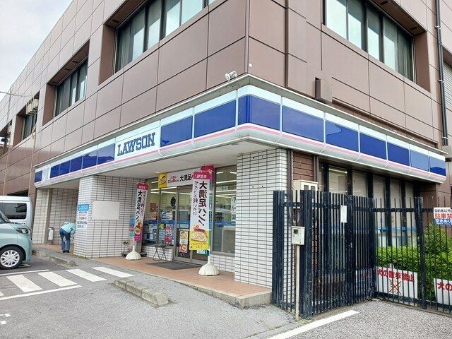 近くのコンビニまで250m（徒歩4分）