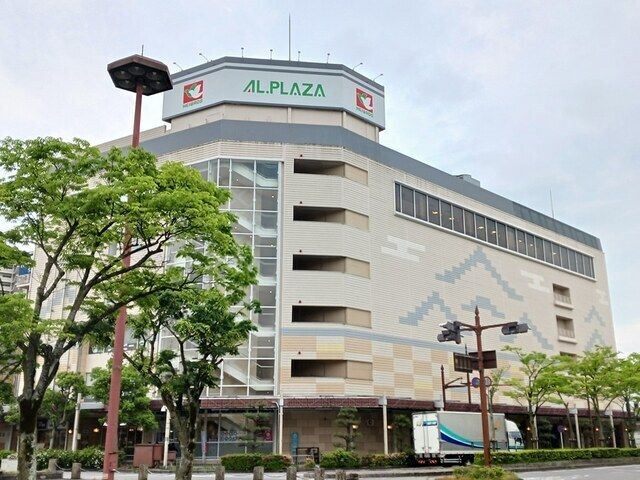 近くのスーパーまで760m（徒歩10分）