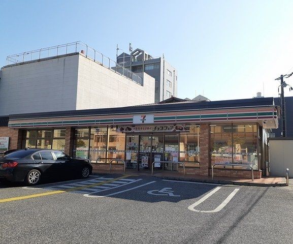 近くのコンビニまで650m（徒歩9分）