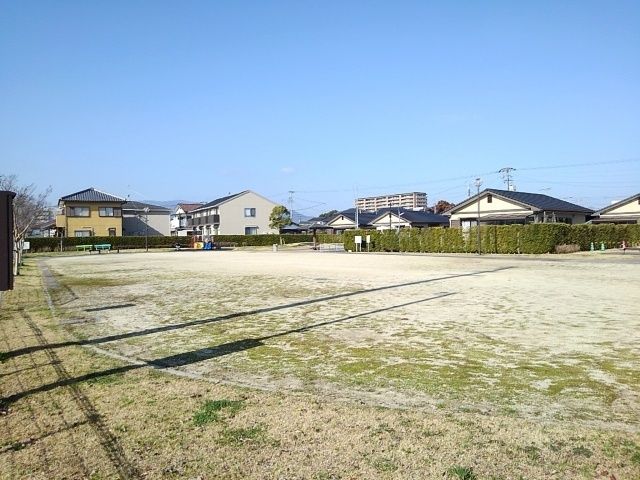 近くの人権のまちづくりふれあい公園まで310m(徒歩4分)