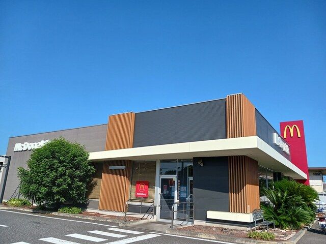 近くのマクドナルドまで624m（徒歩8分）