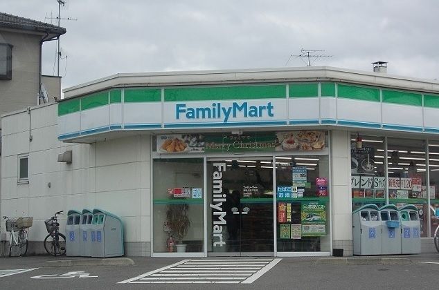 近くのコンビニまで210m（徒歩3分）