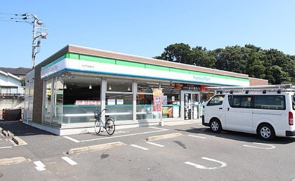 近くのコンビニまで450m（徒歩6分）