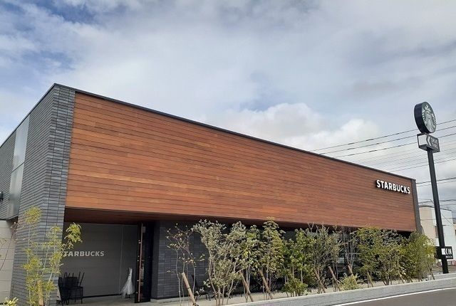 近くのスターバックス裾野伊豆島田店まで500m（徒歩7分）