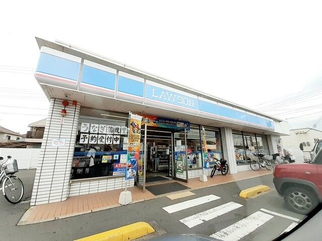 近くのローソン西二見店まで550m（徒歩7分）