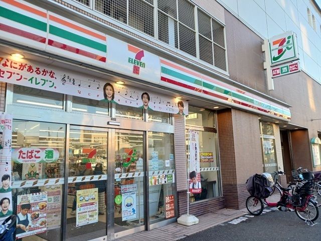 近くのセブンイレブン狛江駅前店まで160m（徒歩2分）
