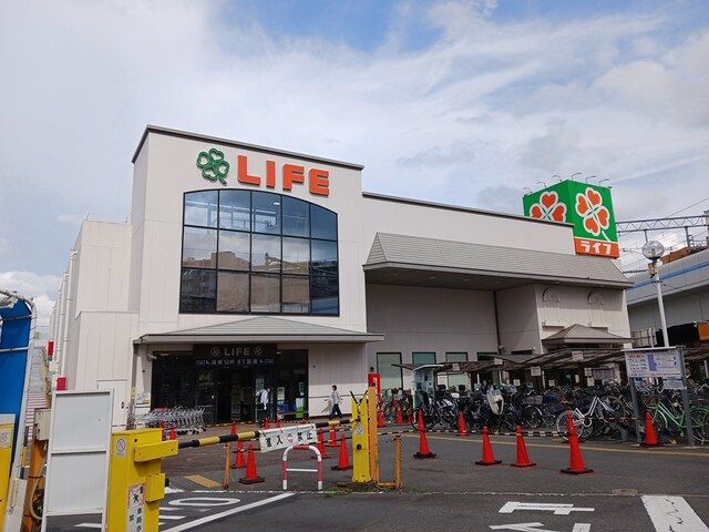 近くのスーパーまで223m（徒歩3分）