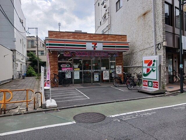 近くのコンビニまで425m（徒歩6分）